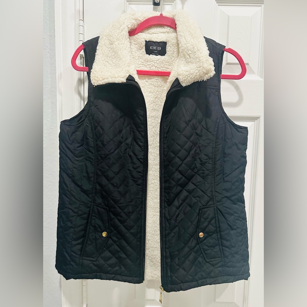 Active USA: Women’s Black Quilted Vest, Sherpa lined, large